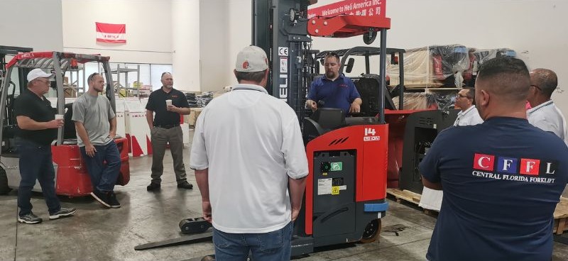 Xe nâng reach truck HELI